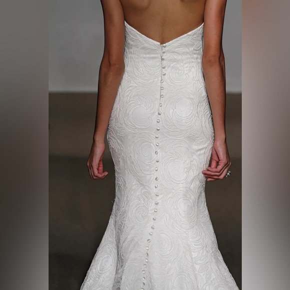 Anna Maier Alberta Lace Wedding Gown - Picture 4 of 7